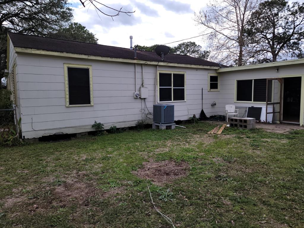 2808 S Houston Dr, La Marque, TX 77568