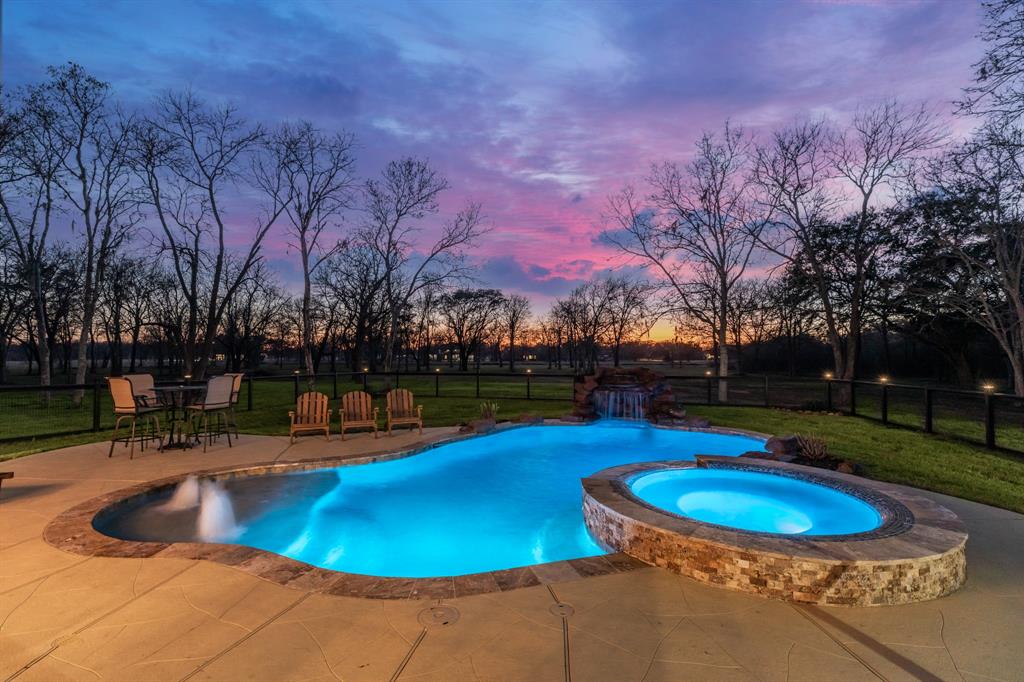 2903 Oakwood Shores Drive, Richwood, TX 77515