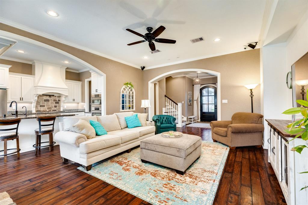 2903 Oakwood Shores Drive, Richwood, TX 77515