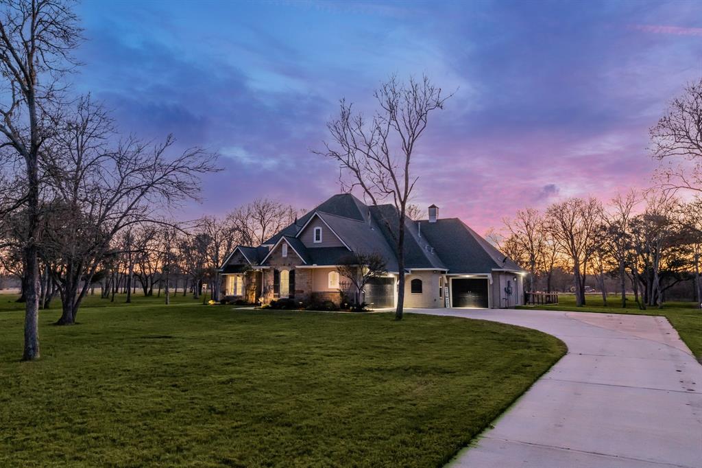 2903 Oakwood Shores Drive, Richwood, TX 77515