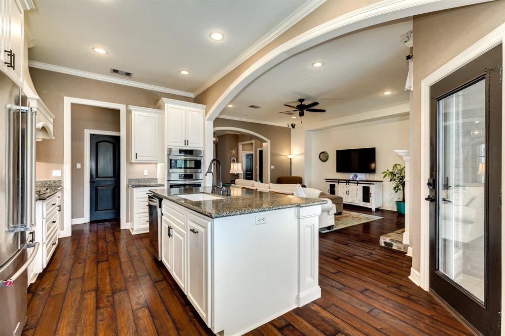 2903 Oakwood Shores Drive, Richwood, TX 77515