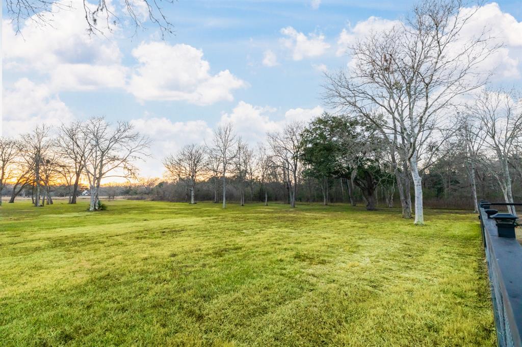 2903 Oakwood Shores Drive, Richwood, TX 77515