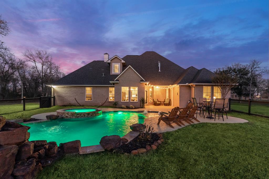 2903 Oakwood Shores Drive, Richwood, TX 77515