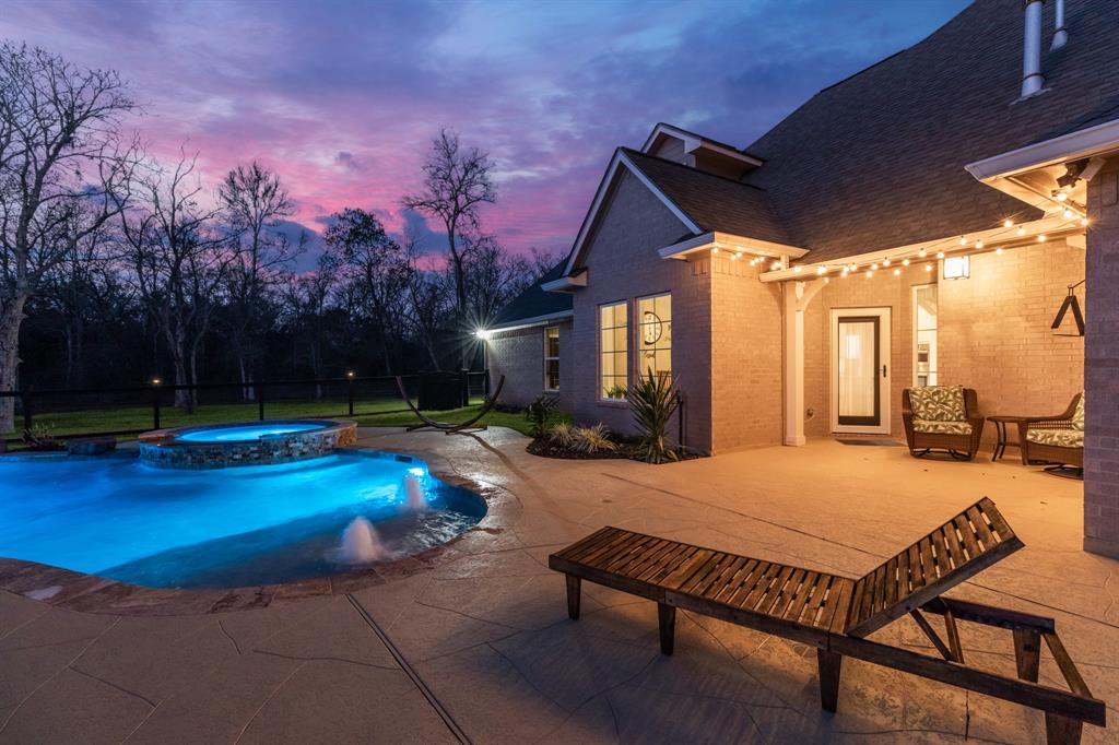 2903 Oakwood Shores Drive, Richwood, TX 77515