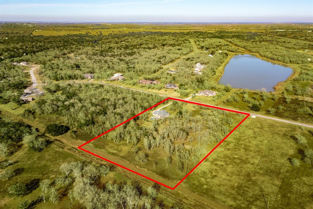 2903 Oakwood Shores Drive, Richwood, TX 77515