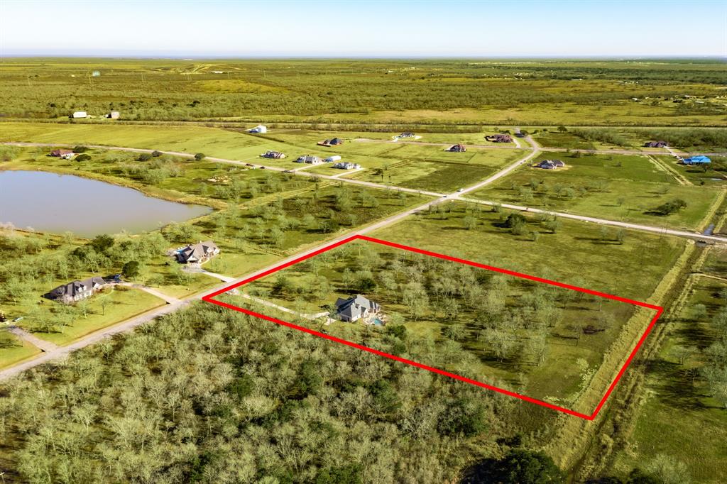 2903 Oakwood Shores Drive, Richwood, TX 77515