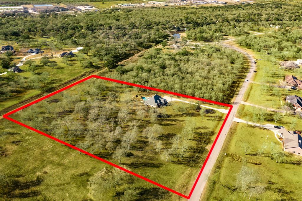 2903 Oakwood Shores Drive, Richwood, TX 77515
