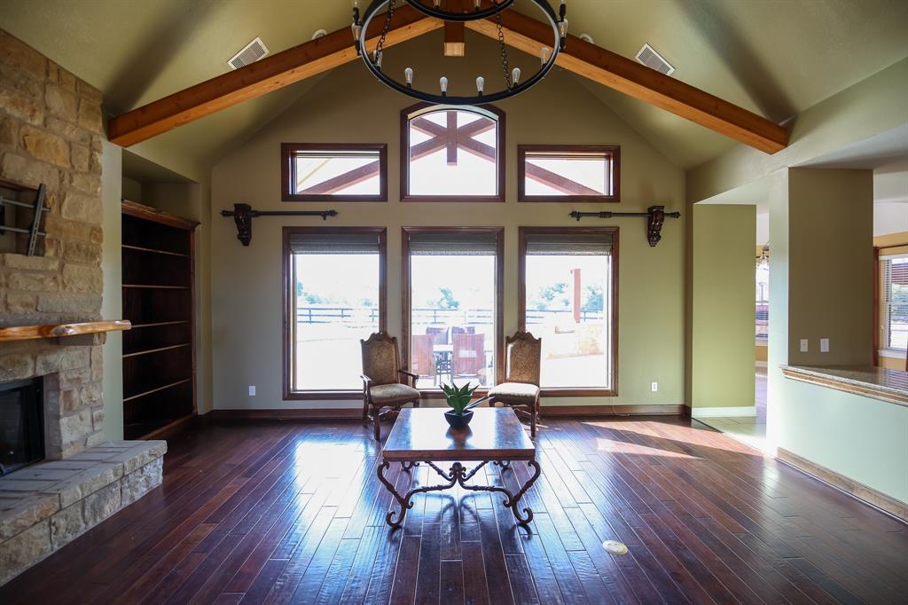 1328 Fm 682, Yoakum, TX 77995