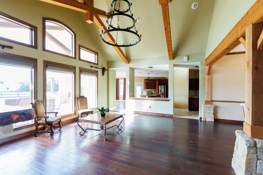 1328 Fm 682, Yoakum, TX 77995