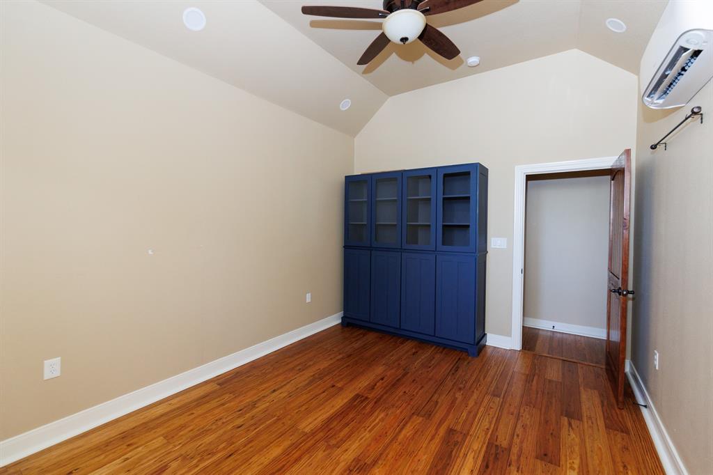 1328 Fm 682, Yoakum, TX 77995