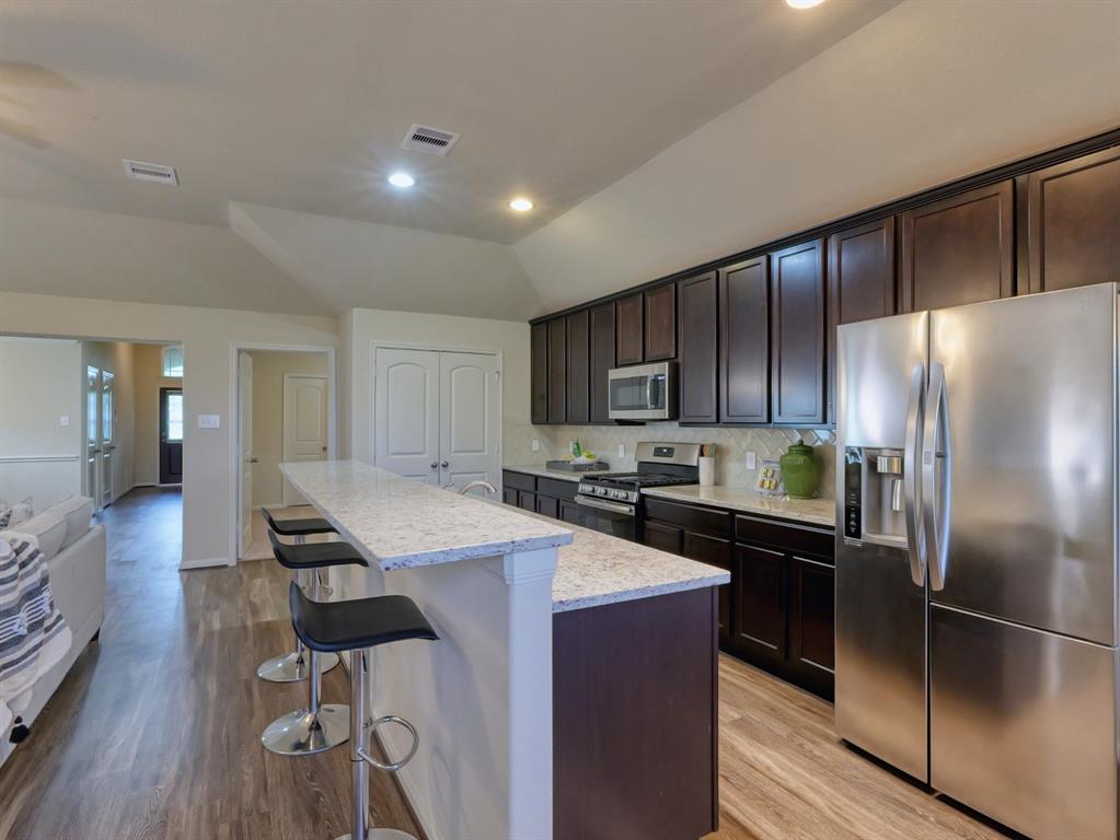 532 Wellshire Dr, West Columbia, TX 77486