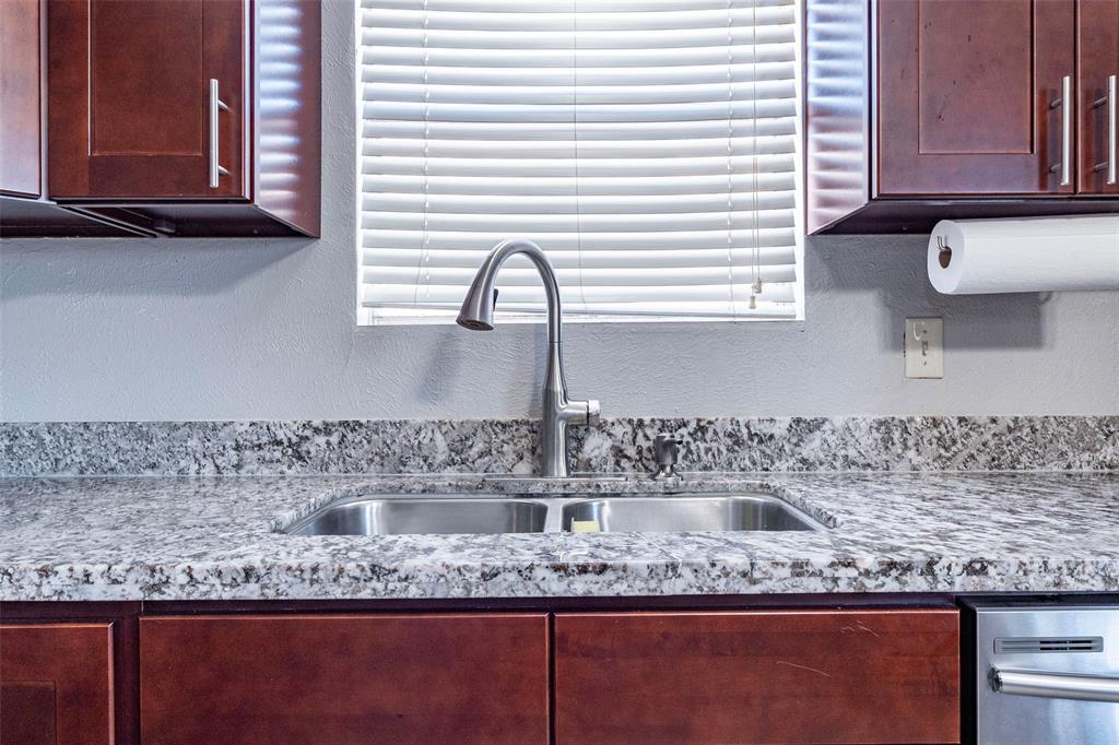 4916 26th St, Dickinson, TX 77539