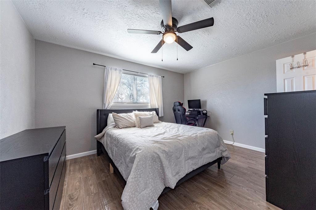 4916 26th St, Dickinson, TX 77539