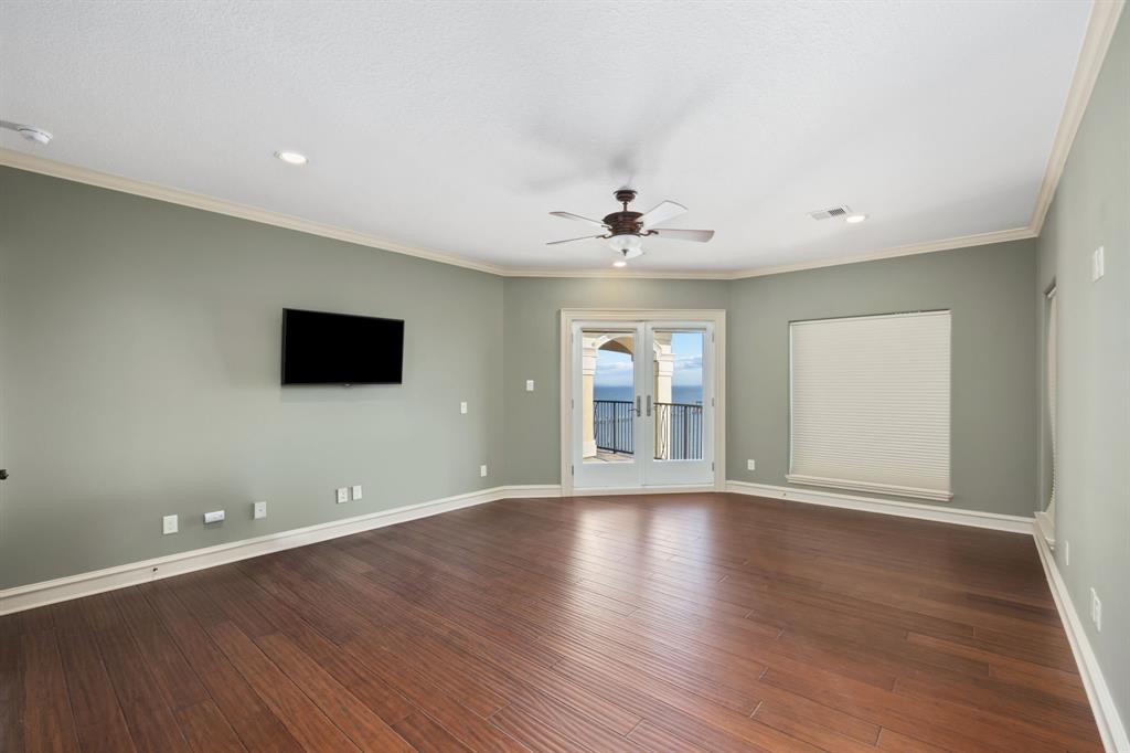 2220 Todville Rd, Seabrook, TX 77586