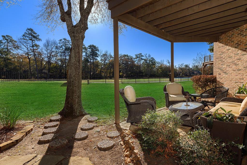26 Fairway Oaks Pl, The Woodlands, TX 77380