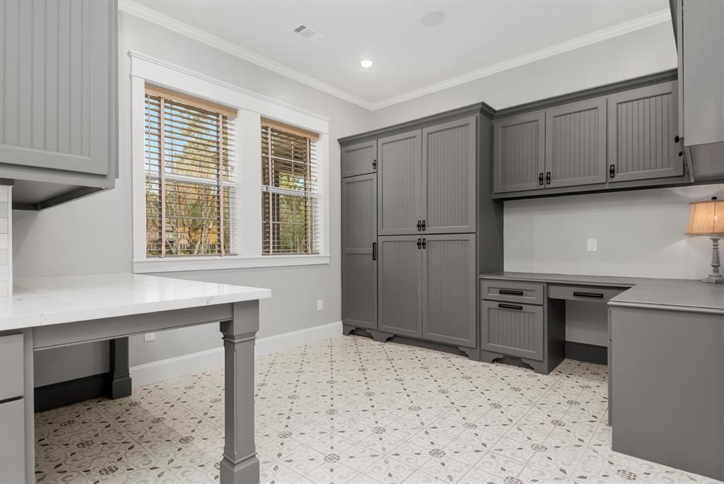 17 Kings Lake Estates Blvd, Humble, TX 77346