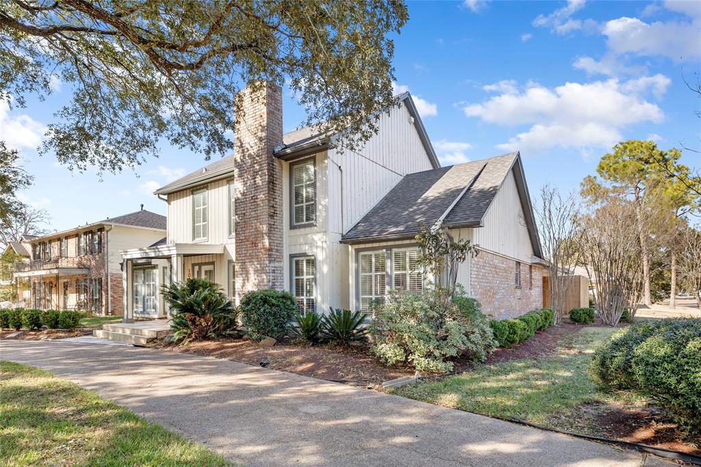 10902 Burgoyne Rd, Houston, TX 77042