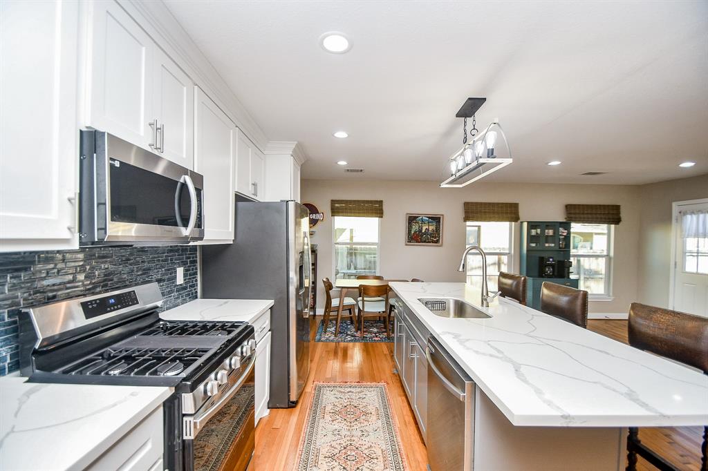 6818 Japonica St, Houston, TX 77087