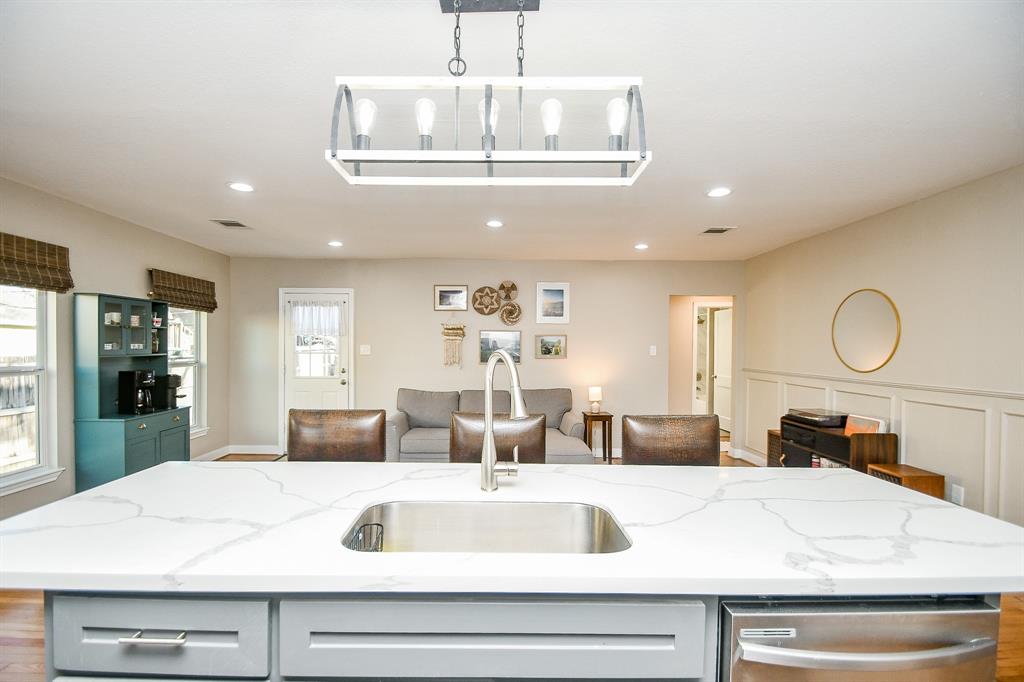 6818 Japonica St, Houston, TX 77087