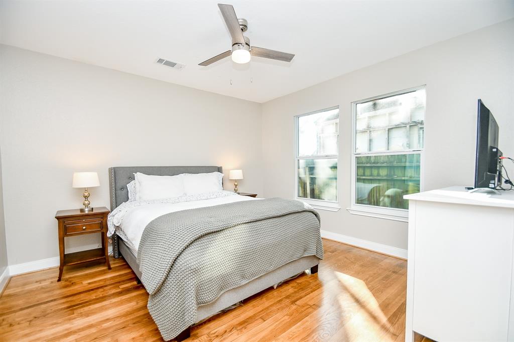 6818 Japonica St, Houston, TX 77087