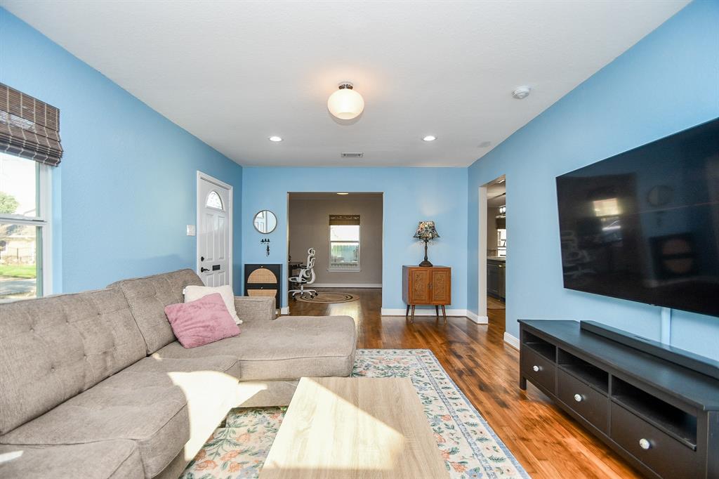 6818 Japonica St, Houston, TX 77087