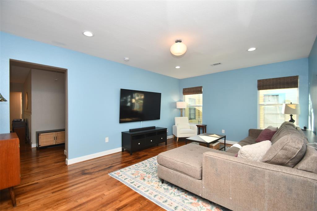 6818 Japonica St, Houston, TX 77087