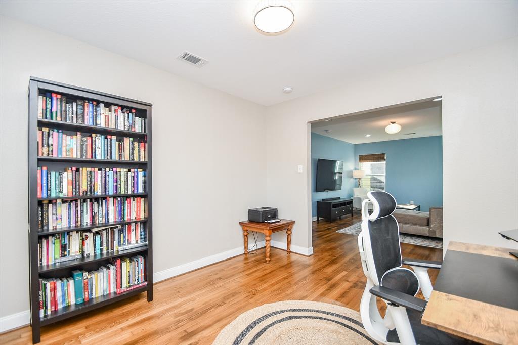 6818 Japonica St, Houston, TX 77087