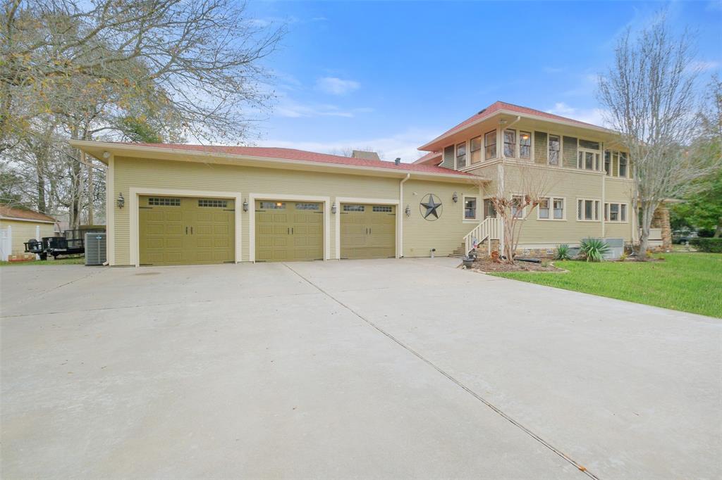 631 Ward St, Sealy, TX 77474