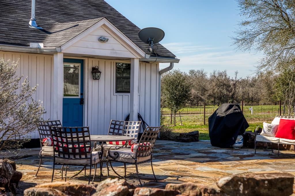 16905 E Wellmann Rd, Washington, TX 77880