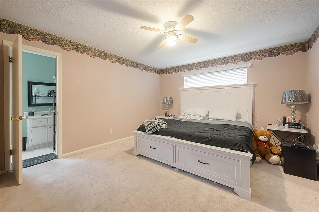 11723 Oceanview St W, Houston, TX 77071