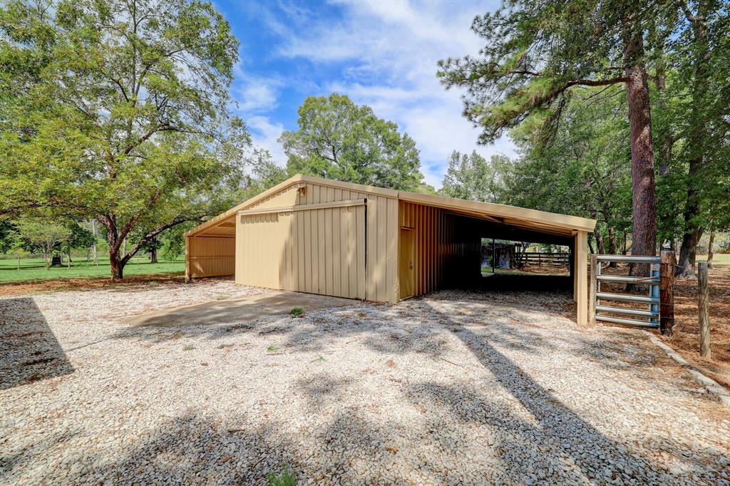 25869 Magnolia Dr, Splendora, TX 77372