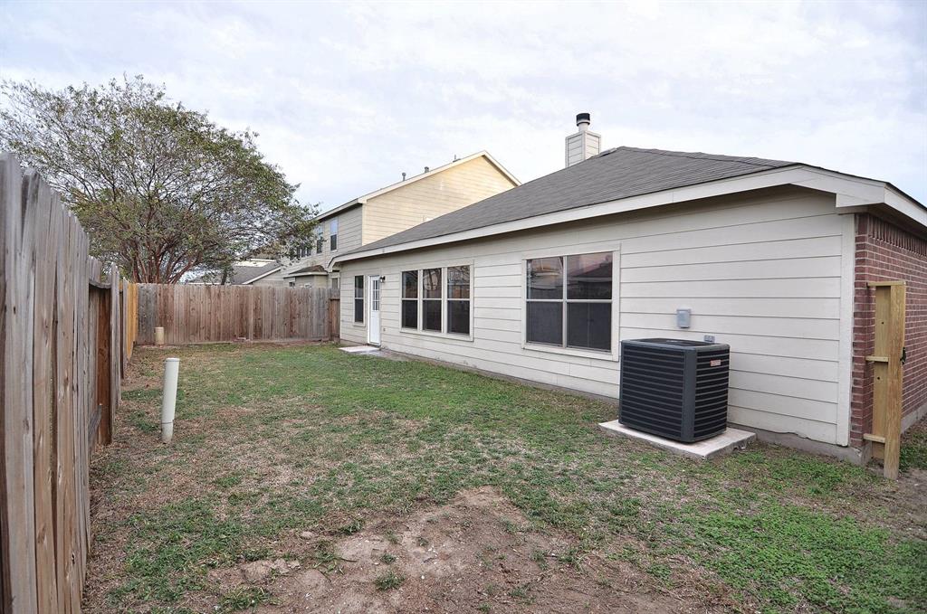 1318 Hawks Nest Dr, Houston, TX 77067