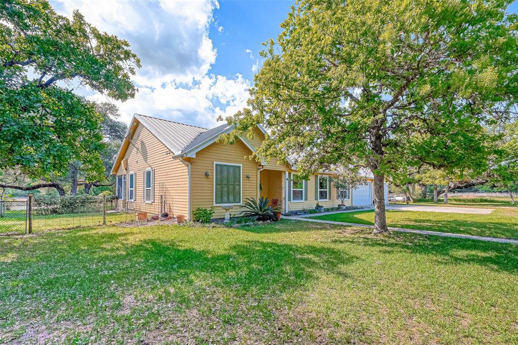 1124 Bass Rd, Garwood, TX 77442