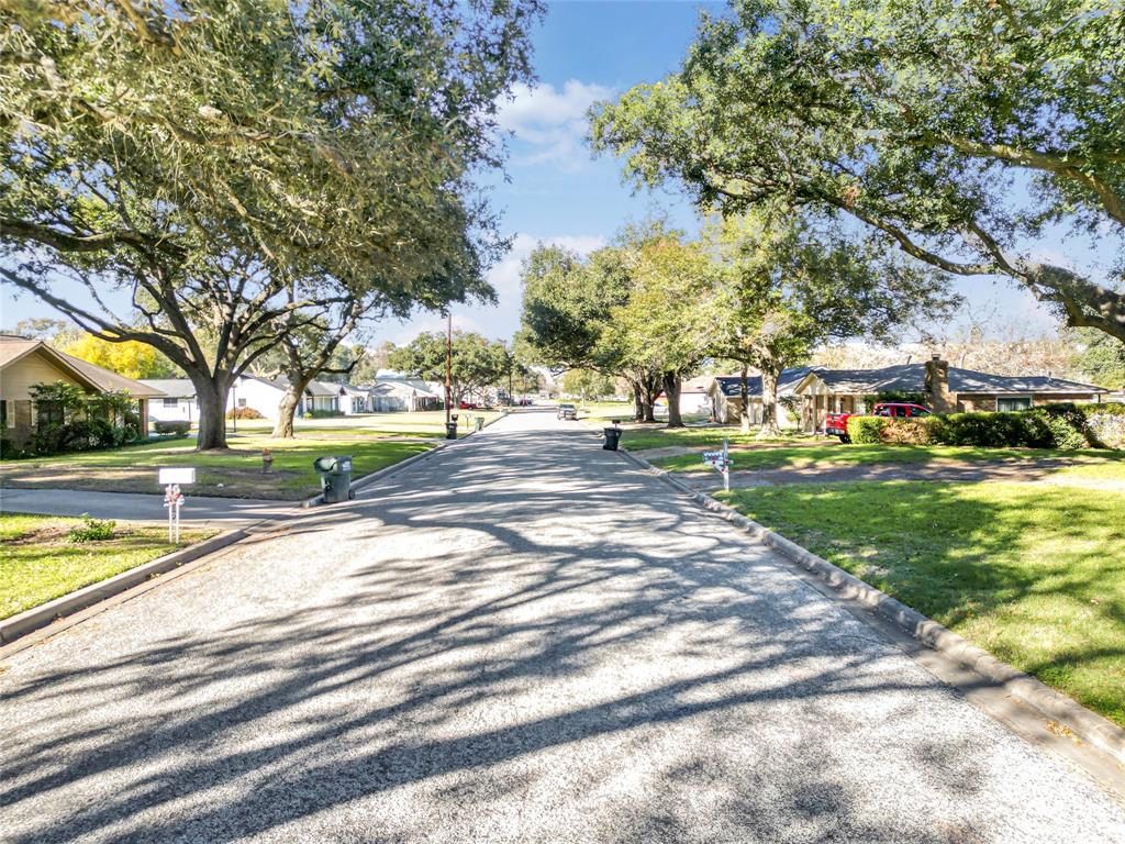 873 N Fowlkes St, Sealy, TX 77474