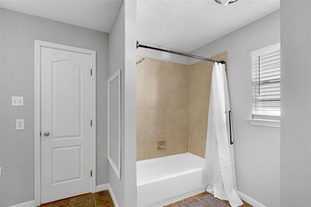 1000 Ridgewood St, Liberty, TX 77575