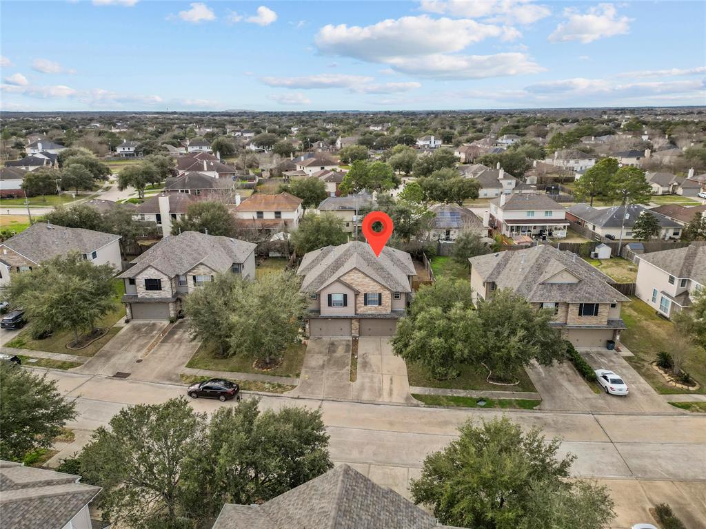 321 Brandy Ridge Ln, Dickinson, TX 77539