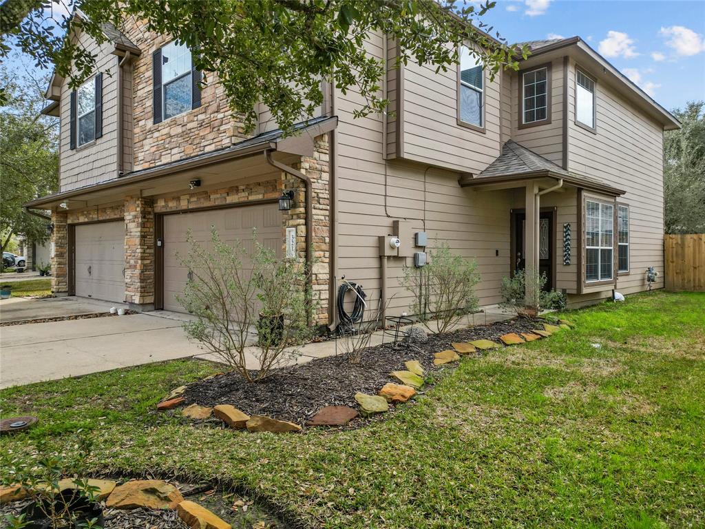 321 Brandy Ridge Ln, Dickinson, TX 77539
