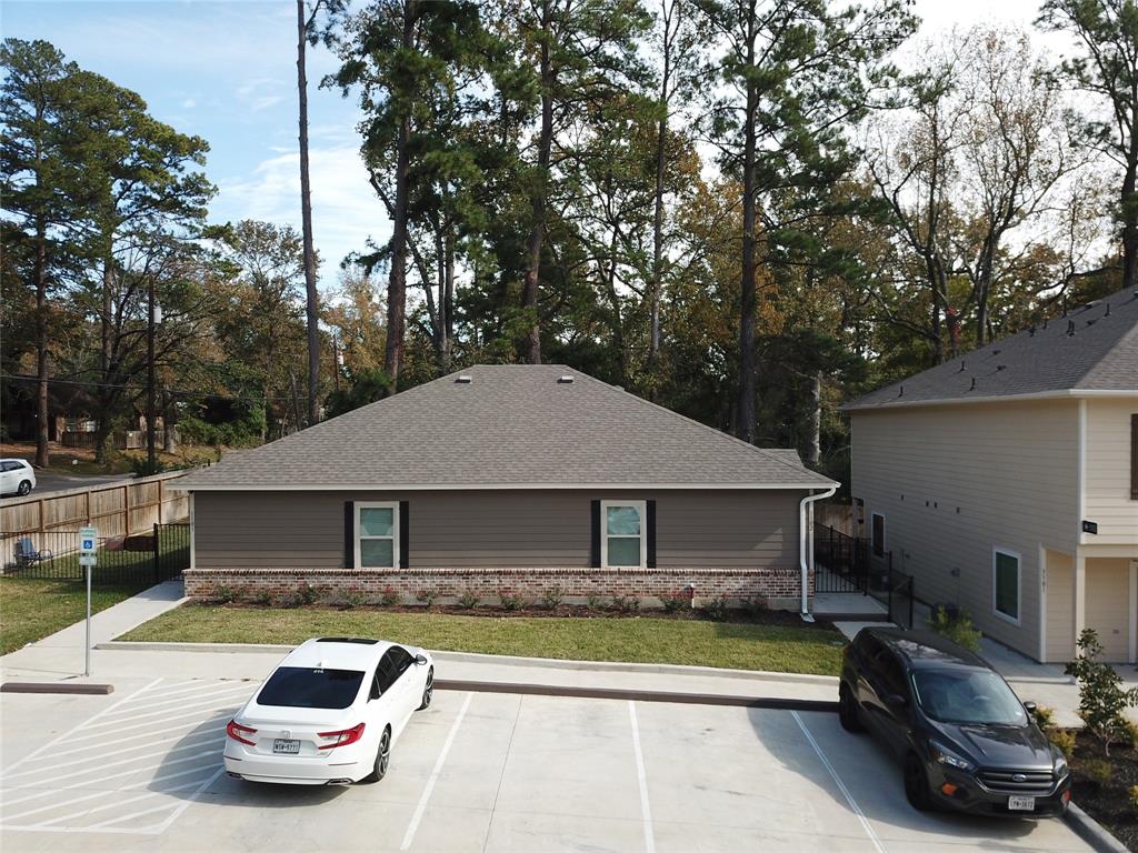 615 Hayman St, Huntsville, TX 77340