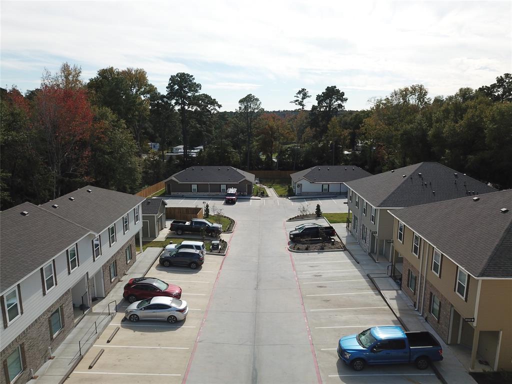 615 Hayman St, Huntsville, TX 77340