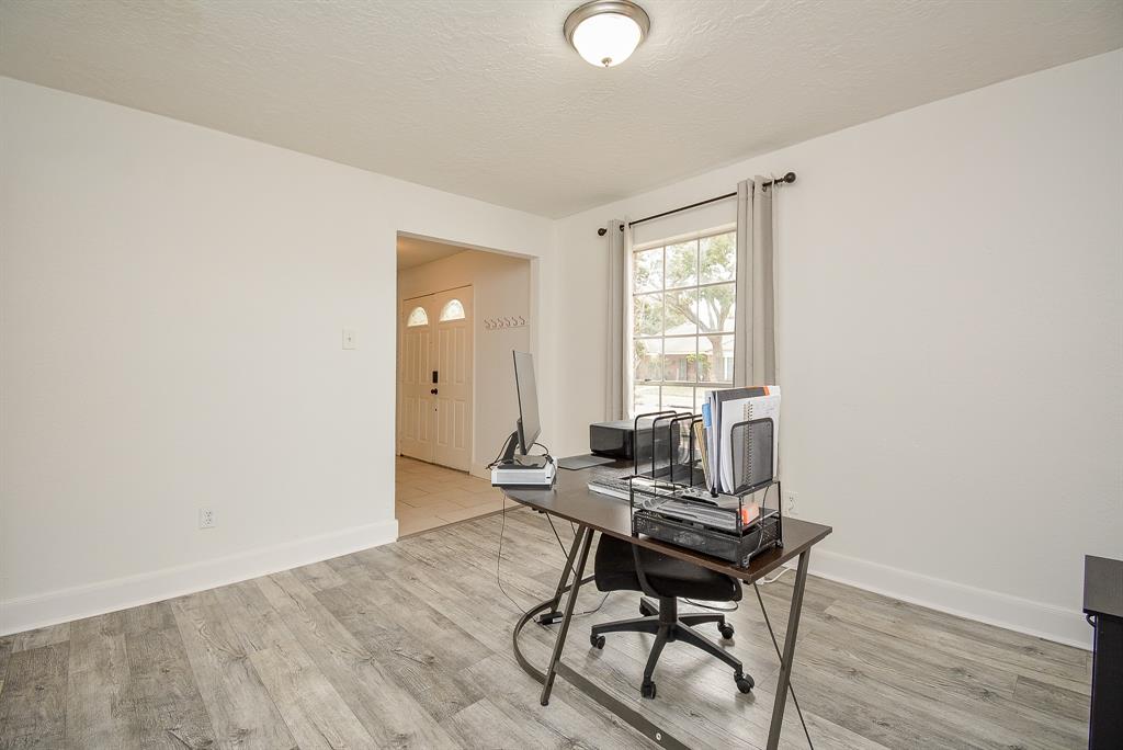 15302 La Mancha Dr, Houston, TX 77083