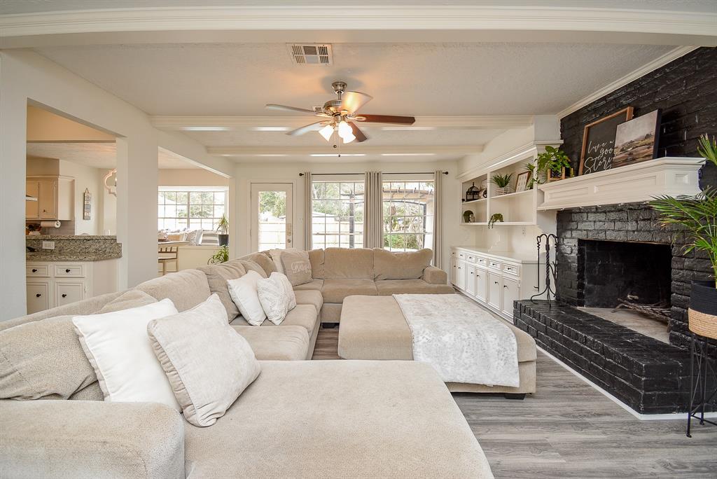 15302 La Mancha Dr, Houston, TX 77083