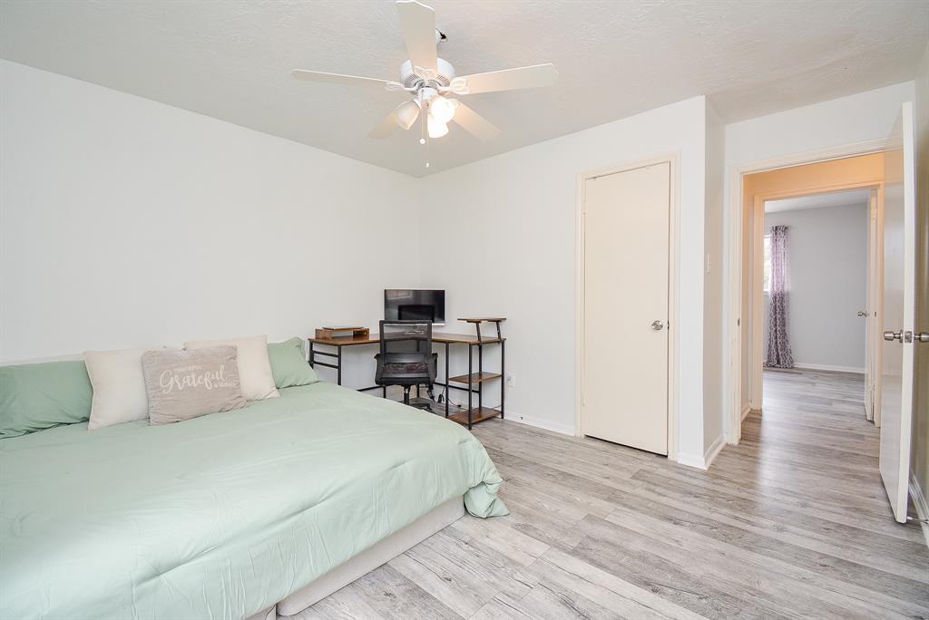 15302 La Mancha Dr, Houston, TX 77083