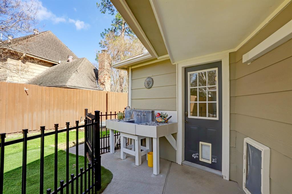 602 Rennie Dr, Katy, TX 77450