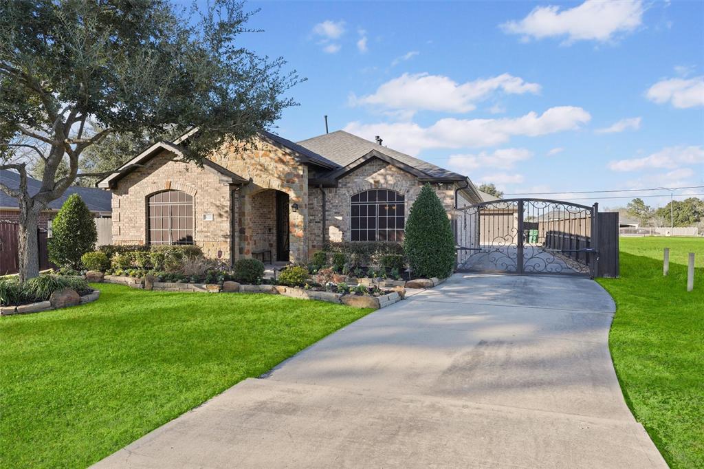 8221 Peekskill Ln, Houston, TX 77075