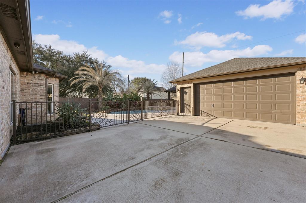 8221 Peekskill Ln, Houston, TX 77075