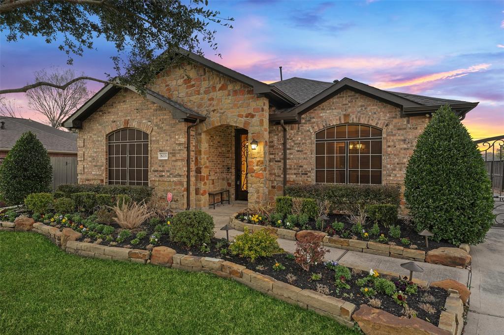 8221 Peekskill Ln, Houston, TX 77075
