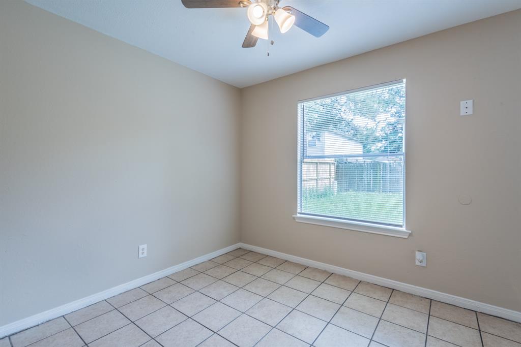 8006 Scarlet Tanager Dr, Humble, TX 77396