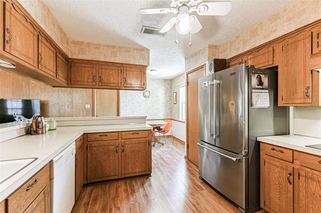 211 Viceroy Dr, Houston, TX 77034