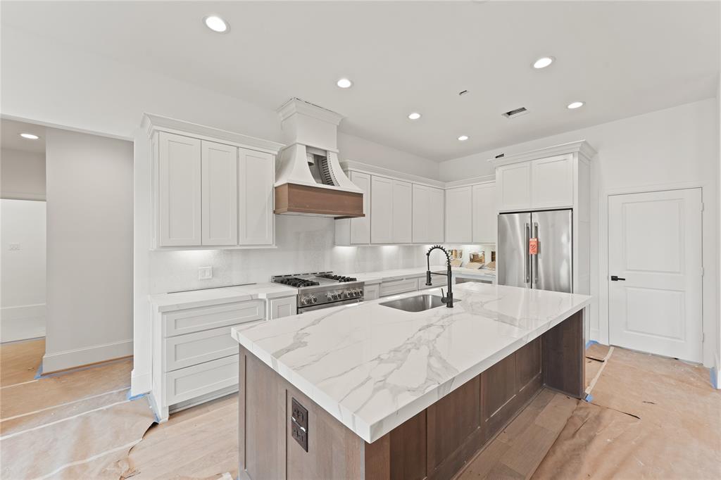 2710 Hackberry Run, Alvin, TX 77511