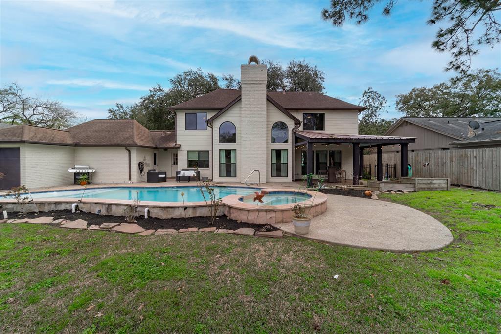 2220 Green Tee Dr Dr, Pearland, TX 77581